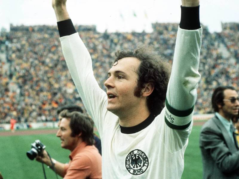 Franz Beckenbauer – Huyền Thoại Mang Biệt Danh Hoàng Đế Bóng Đá